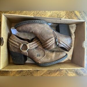 Born Booty in Brown Size 8